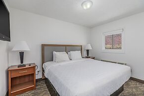 Crossroads Inn & Suites