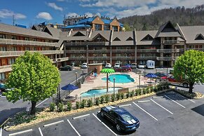Crossroads Inn & Suites