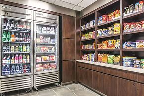 La Quinta Inn & Suites by Wyndham Alexandria Airport