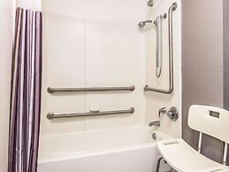 La Quinta Inn & Suites by Wyndham Alexandria Airport