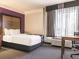 La Quinta Inn & Suites by Wyndham Alexandria Airport