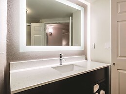 La Quinta Inn & Suites by Wyndham Alexandria Airport