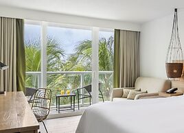 Amara Cay Resort