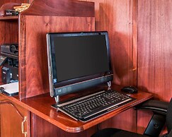 Clarion Hotel Beachfront