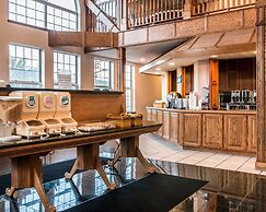 Clarion Hotel Beachfront