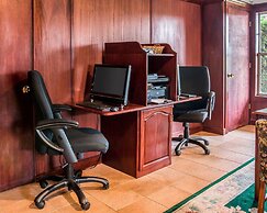 Clarion Hotel Beachfront