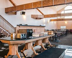 Clarion Hotel Beachfront