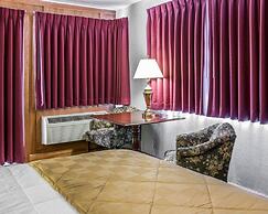 Clarion Hotel Beachfront