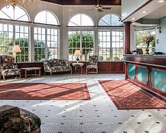 Clarion Hotel Beachfront