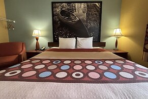 Super 8 by Wyndham Staunton