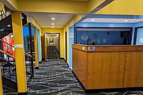 Super 8 by Wyndham Staunton