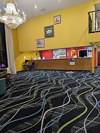 Super 8 by Wyndham Staunton