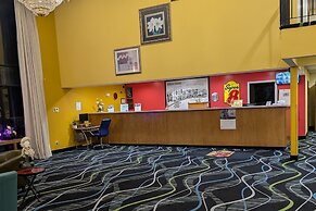 Super 8 by Wyndham Staunton