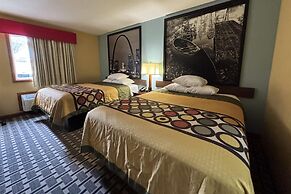 Super 8 by Wyndham Staunton