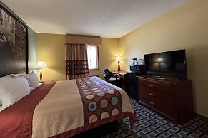 Super 8 by Wyndham Staunton