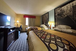 Super 8 by Wyndham Staunton