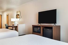 Howard Johnson Hotel & Suites by Wyndham Oacoma