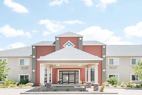 Howard Johnson Hotel & Suites by Wyndham Oacoma