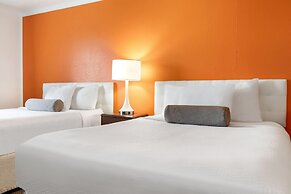 Howard Johnson Hotel & Suites by Wyndham Oacoma