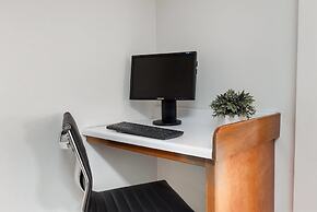 Howard Johnson Hotel & Suites by Wyndham Oacoma