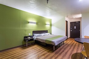 Motel 6 Moriarty, NM