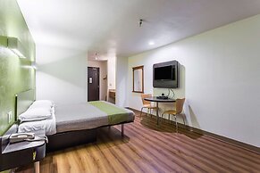 Motel 6 Moriarty, NM