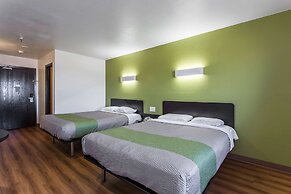 Motel 6 Moriarty, NM