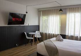 SoYa on Davis Apartment Hotel