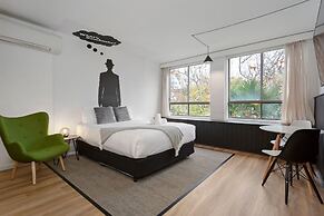 SoYa on Davis Apartment Hotel