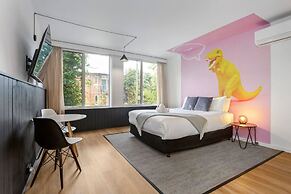 SoYa on Davis Apartment Hotel