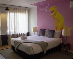 SoYa on Davis Apartment Hotel