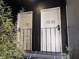 SoYa on Davis Apartment Hotel