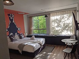 SoYa on Davis Apartment Hotel