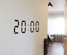 SoYa on Davis Apartment Hotel