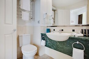 Mantra Legends Hotel