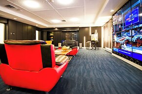The Vic, an Ascend Collection Hotel
