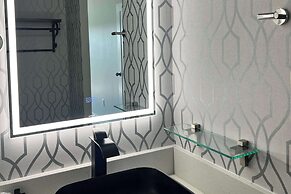 The Vic, Ascend Hotel Collection