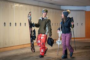 Whistler Village Inn And Suites