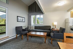 Whistler Village Inn And Suites