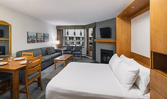 Whistler Village Inn And Suites