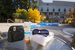 Whistler Village Inn And Suites