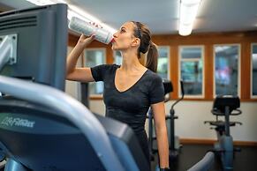 Whistler Village Inn And Suites