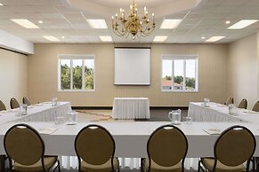 Days Inn & Conference Center by Wyndham Bridgewater