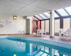 Econo Lodge By The Falls