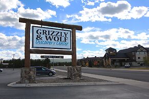 Gray Wolf Inn & Suites