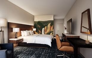 Gray Wolf Inn & Suites