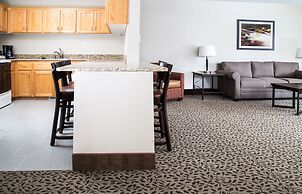 Gray Wolf Inn & Suites