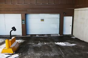 Gray Wolf Inn & Suites