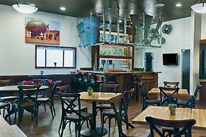 Oxford Suites Hermiston