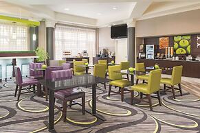 La Quinta Inn & Suites by Wyndham St. Louis Westport